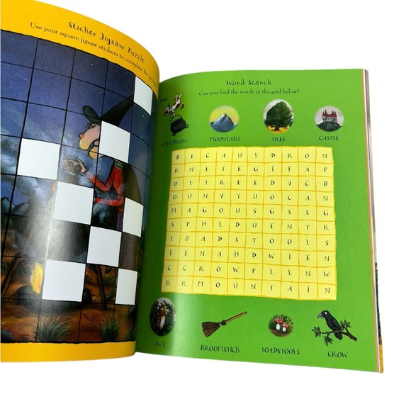 Room On The Broom Big Activity Book With 200 Stickers New - Picture 4 of 16